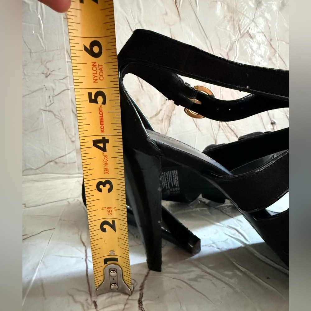 Christian Siriano Womens Heels size 7.5 Black Suade - Picture 6 of 6